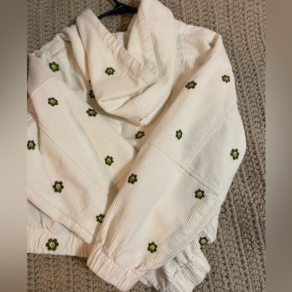 Forever 21 cropped corduroy jacket. - Picture 3 of 7